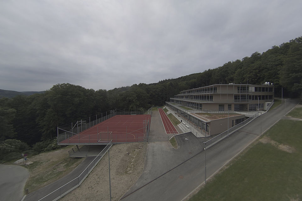 Livebild Baukamera 1 - Webcam 'Gesamtpanorama' - Baustelle Neubau Wienerwaldgymnasium Expositur Tullnerbach (ca. 5 Minuteninterval)